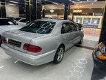 Mercedes E 220-11