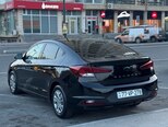 Hyundai Elantra-4