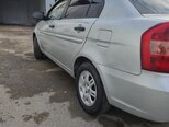 Hyundai Accent-12