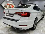 Volkswagen Jetta-11