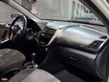 Hyundai Accent-11