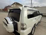 Mitsubishi Pajero-7