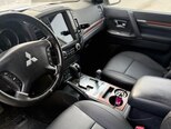 Mitsubishi Pajero-12