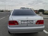 Mercedes E 240-17