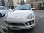 Porsche Cayenne-1