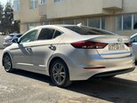 Hyundai Elantra-11