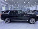 Hongqi E-HS9-4