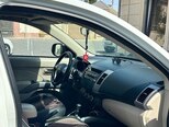 Mitsubishi Outlander-6