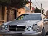 Mercedes E 200-11