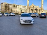 Hyundai Elantra-11