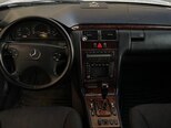 Mercedes E 240-11