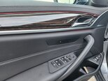 BMW 530e-11