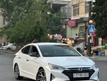 Hyundai Elantra-1