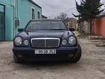 Mercedes E 240-1