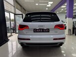 Audi Q7-12