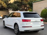 Audi Q7-5