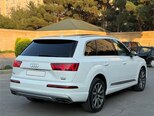 Audi Q7-6