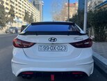 Hyundai Elantra-12