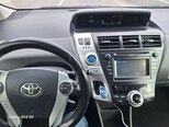 Toyota Prius V-10