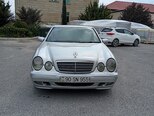 Mercedes E 320-1