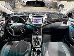 Hyundai Elantra-13