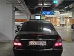 Mercedes E 220-11