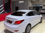 Hyundai Accent-8
