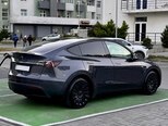 Tesla Model Y-8