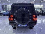 Land Rover Defender-8