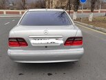 Mercedes E 220-2