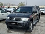 Mitsubishi L200-1