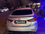 Hyundai Elantra-12