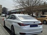 Lexus ES 300h-13
