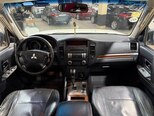 Mitsubishi Pajero-16
