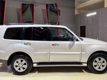 Mitsubishi Pajero-8