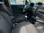 Jeep Renegade-9