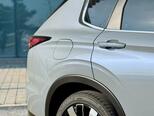Mitsubishi Outlander-4