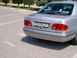Mercedes E 240-4