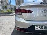 Hyundai Elantra-19