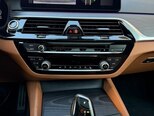 BMW 530e-15