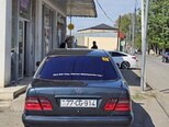 Mercedes E 240-4