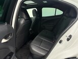 Lexus UX 250h-12