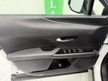 Lexus UX 250h-13