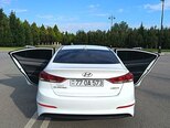 Hyundai Elantra-9
