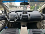 Toyota Prius-12