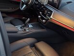 BMW 530e-13
