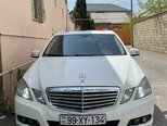 Mercedes E 220-1