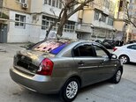Hyundai Accent-4