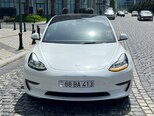 Tesla Model 3-1