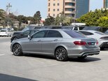 Mercedes E 250-11
